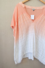 Load image into Gallery viewer, Ecote Size Medium Ombré Short Sleeve Top

