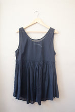 Load image into Gallery viewer, Kimichi Blue Size Small Linen Tank
